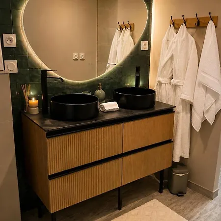Privatif Jacuzzi & Cinema Apartment Saint-Pargoire