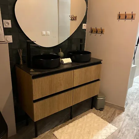 Privatif Jacuzzi & Cinema Apartment *