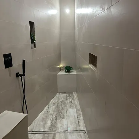 Privatif Jacuzzi & Cinema Apartment